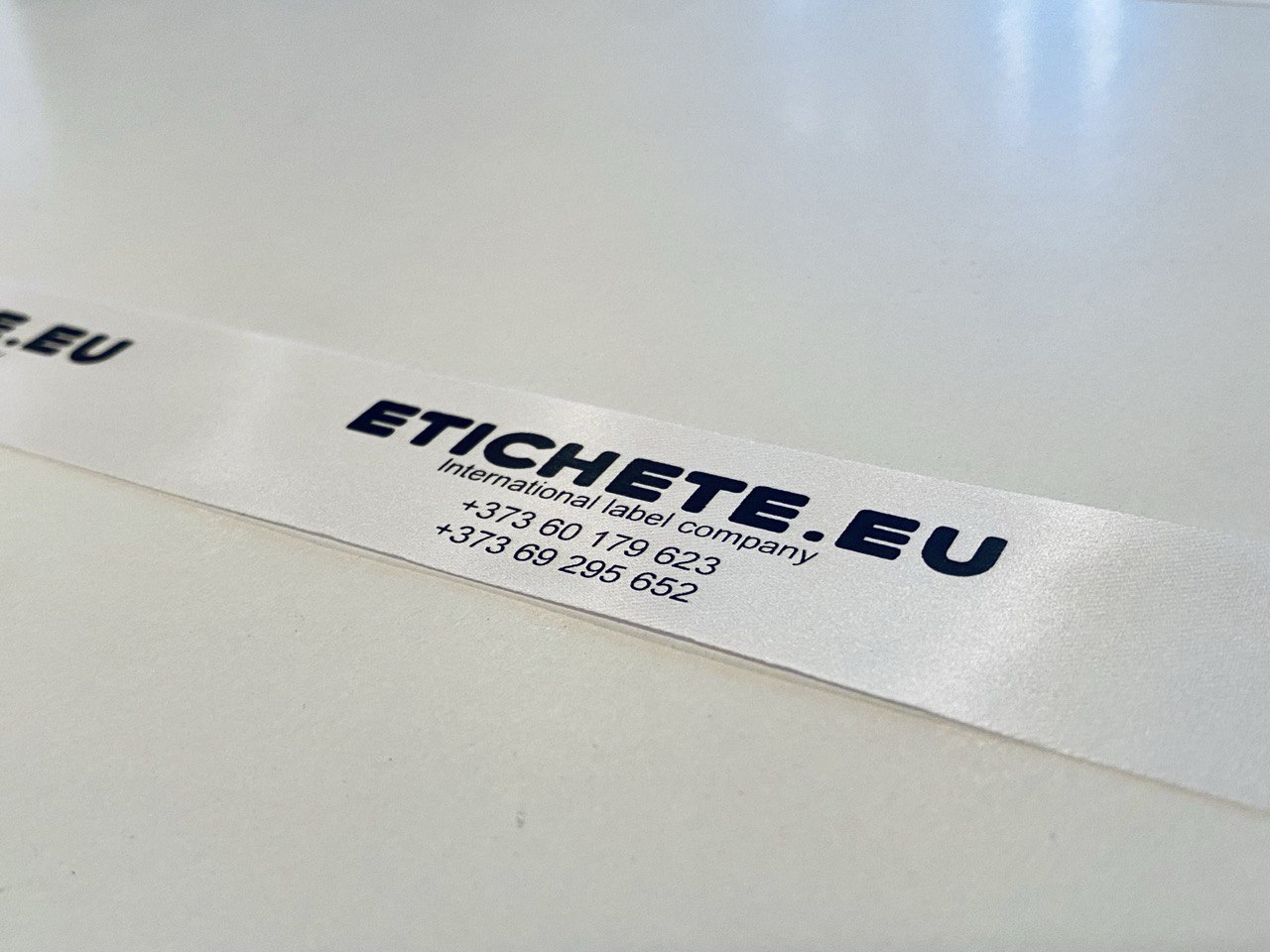 Buy Printing at white satin 30mm with black color only at Etichete.eu labels store