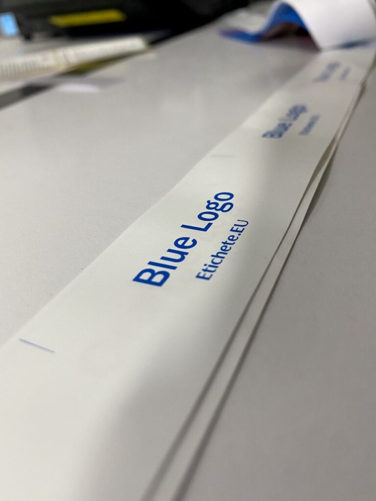 Imprimare cu Resin Albastru pe nylon alb | Etichete.eu